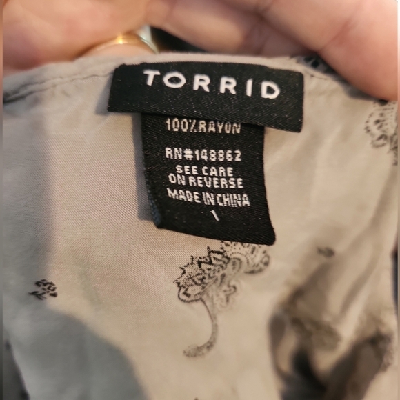 Torrid Dove Grey Paisley Blouse - Picture 6 of 8